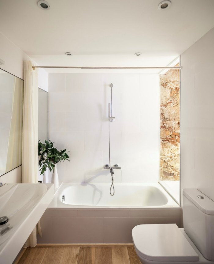 Renovation-Apartment-in-Les-Corts-bathroom-831x1024